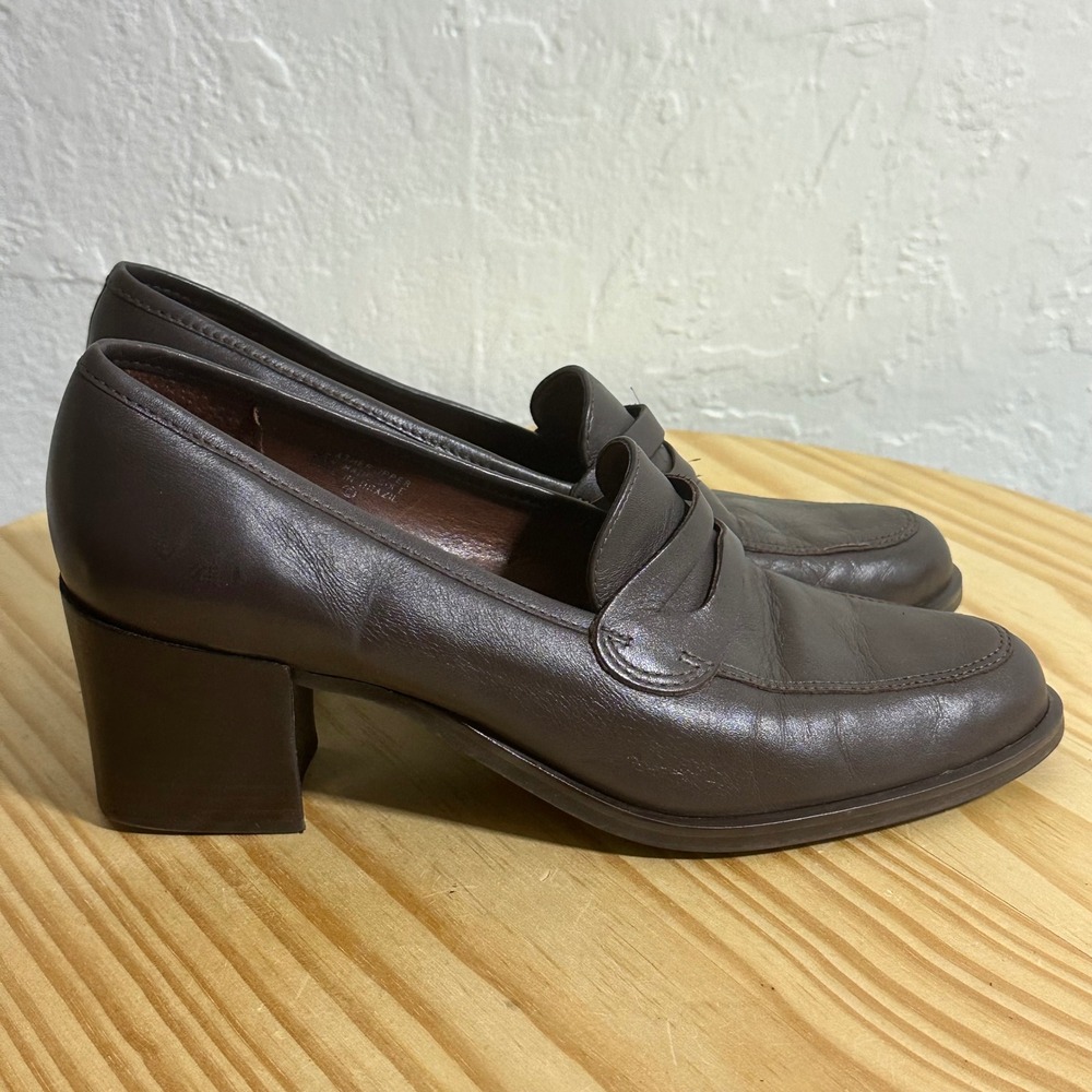 Etienne Aigner Waldo Womens 7.5 M Brown Leather Heeled Penny Loafers Vintage 90s